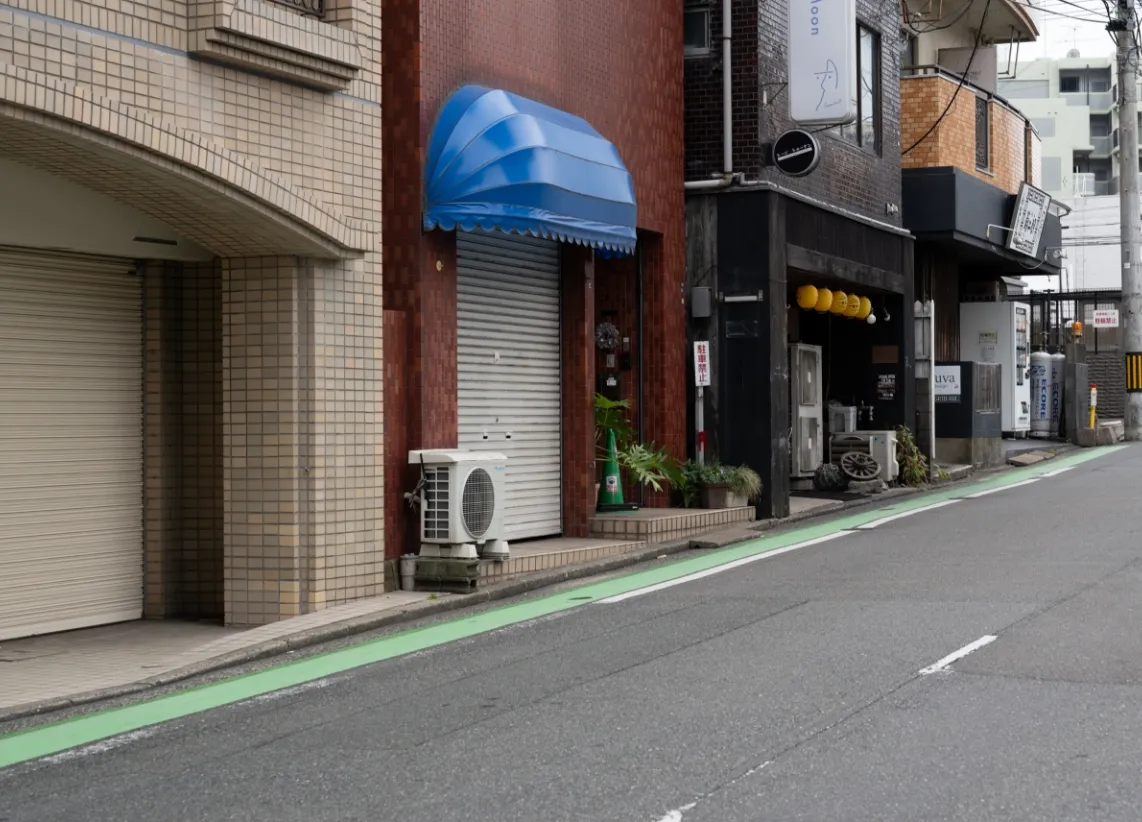 焼き鳥弁慶が見えてくる道